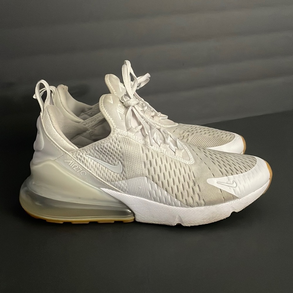 Nike air270 size 9.5 Mens sneaker (beater)